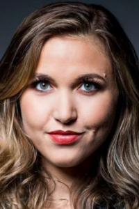 Тейлор Томлинсон