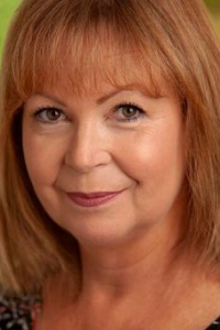 Ниа Трасслер Джонс