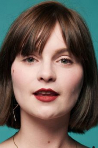 Лола Петтикрю