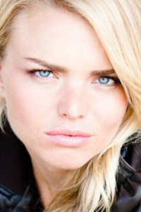 Кирстен Холл