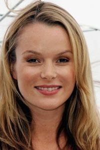 Аманда Холден