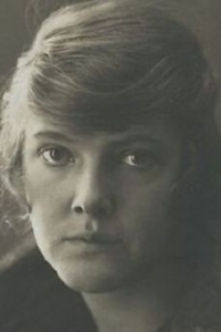 Астрид Холм