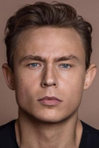 Деннис Моен