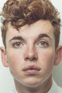 Лори Кинастон