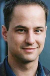 Кортни Дж. Стивенс