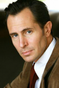 Адам Кристофер