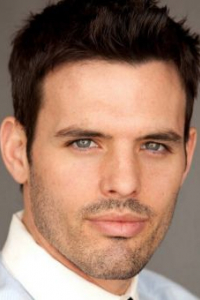 Крис Сантос