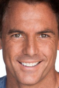 Марк Стейнс