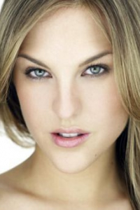 Хлоя Кмарада