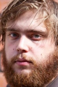 Симон Кёзер