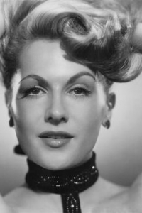 Николь Море