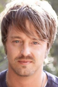 Джошуа Леонард