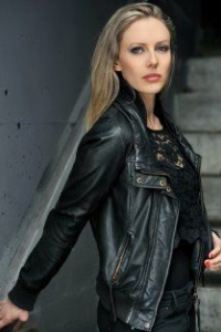 Лара Исааксон