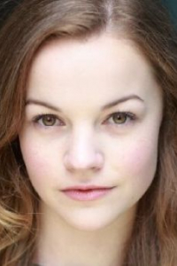 Иззи Мейкл-Смолл