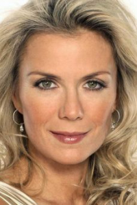 Кэтрин Келли Лэнг