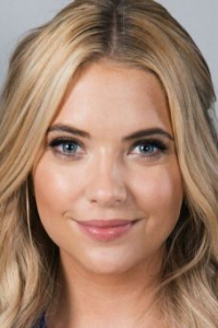 Эшли Бенсон