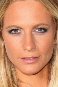 Поппи Делевинь