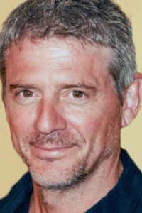 Кристофер Казинс