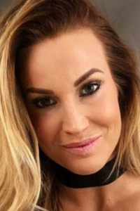 Мадлен Волл