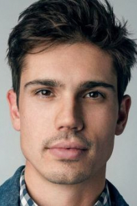 Таннер Новлан