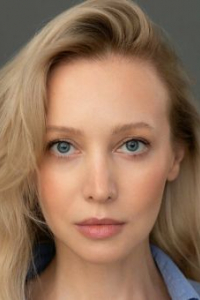 Мила Август